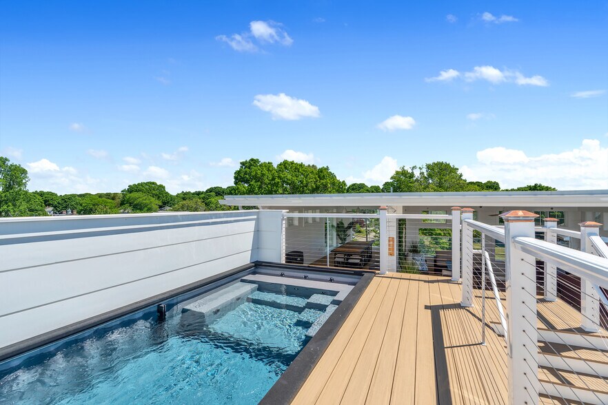 More Photos Of 32 Broadway Ave, Mystic Hotel For Sale