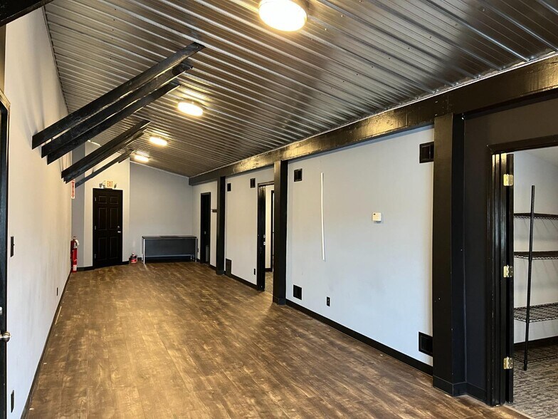More Photos Of 505 Grant Ave, Chesterton Distribution For Lease