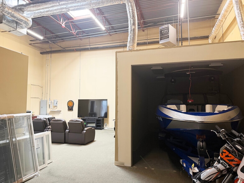 More Photos Of 195 Kendall Point Dr, Oswego Manufacturing For Lease