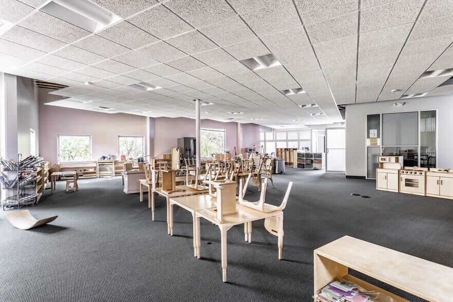 More Photos Of 11712 N Michigan Rd, Zionsville Office For Sale