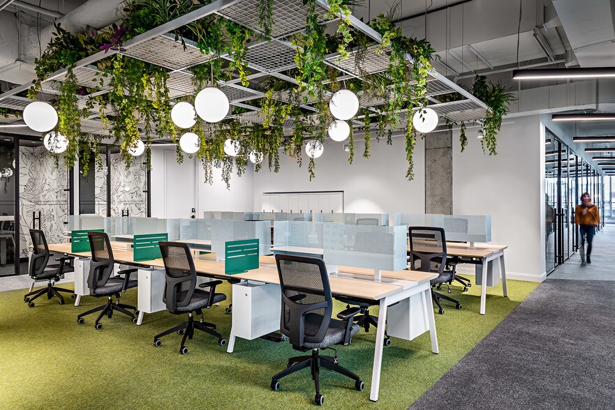 More Photos Of 111 Peter St, Toronto Office For Lease