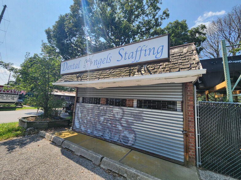 More Photos Of 2810 Pond Rd, Ronkonkoma General Retail For Sale