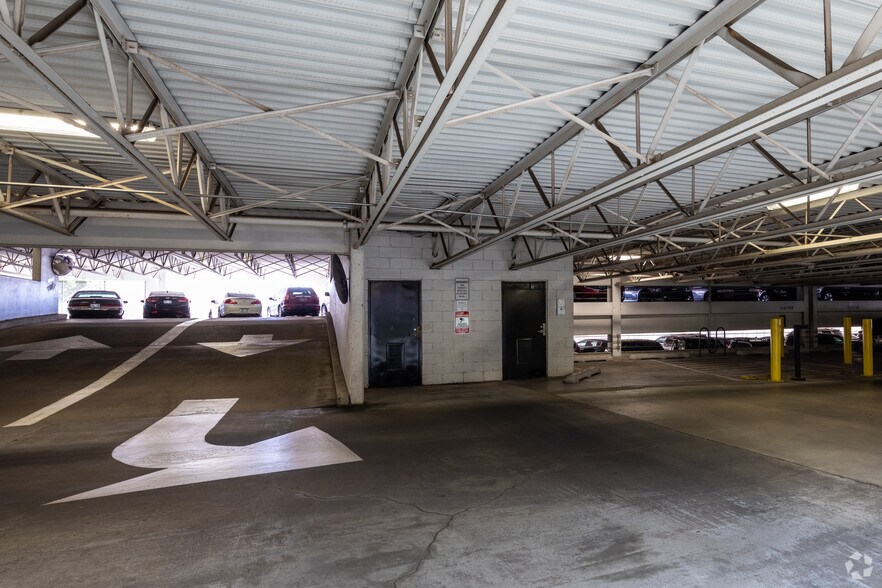 More Photos Of 5100 E Skelly Dr, Tulsa Office For Lease