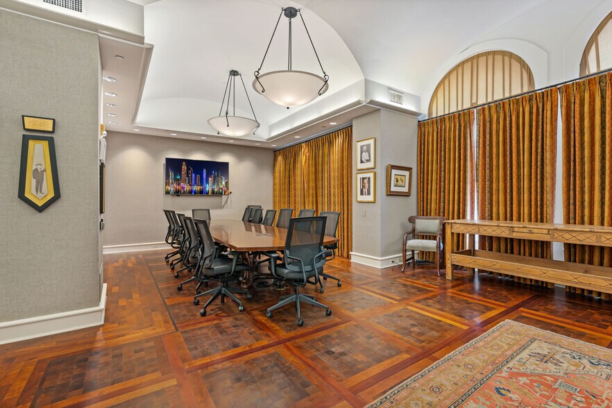 More Photos Of 309 E Commerce St, San Antonio Office For Lease