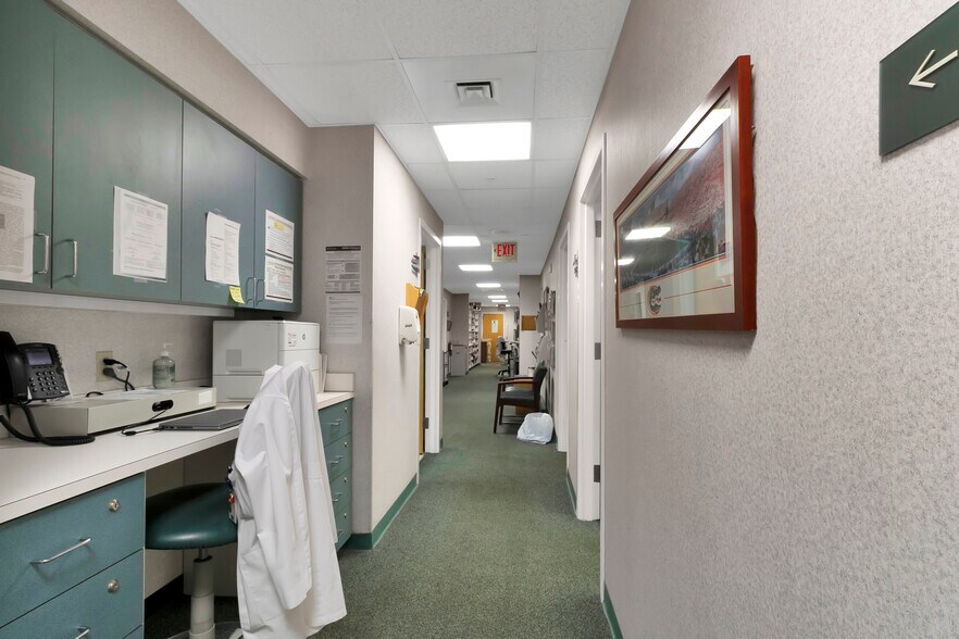 More Photos Of 2525 Harbor Blvd, Port Charlotte Medical For Lease