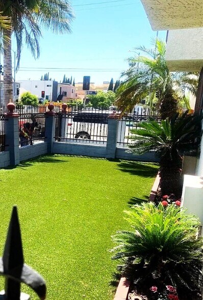 More Photos Of 5661 Lexington Ave, Los Angeles Apartments For Sale