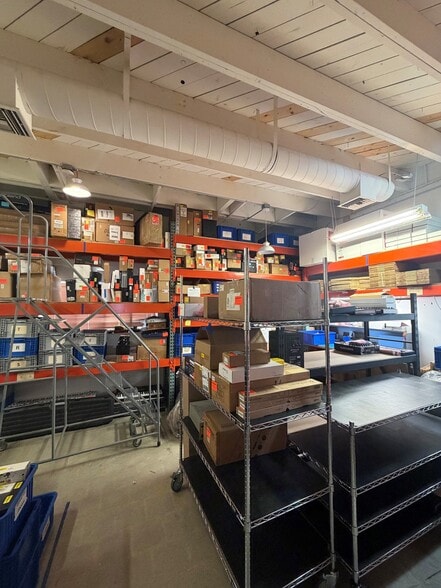 More Photos Of 2409 W Empire Ave, Burbank Loft Creative Space For Lease