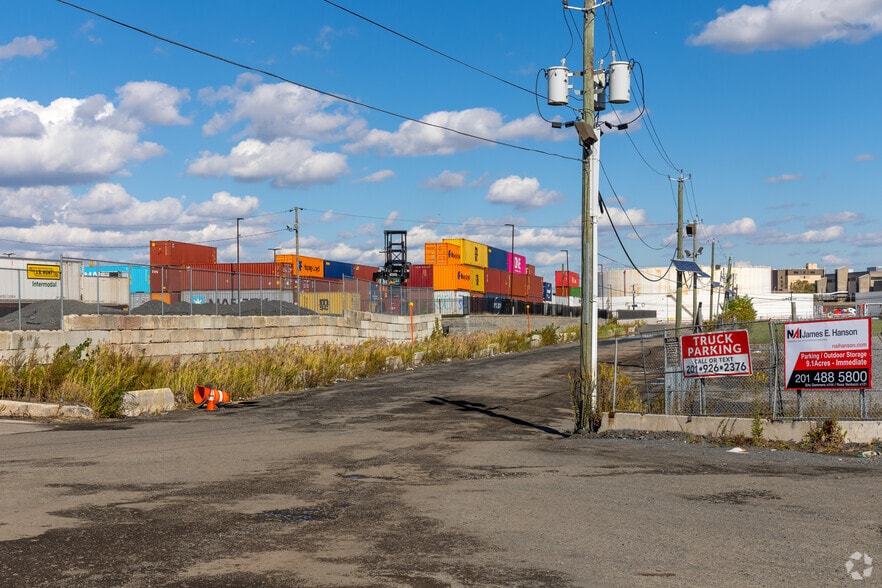 More Photos Of 921 Delancy St, Newark Land For Lease