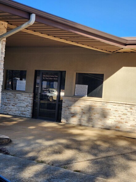 More Photos Of 1111 Worth St, Hemphill Office For Sale