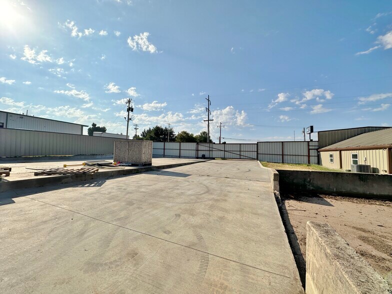 More Photos Of 3105 E Reno Ave, Oklahoma City Warehouse For Lease