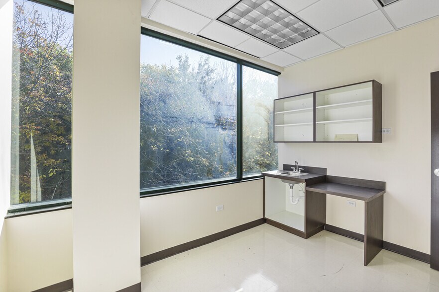 More Photos Of 14489 John Humphrey Dr, Orland Park Medical For Sale