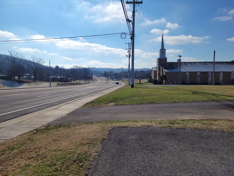 More Photos Of 508 Ruritan Rd, Harriman Supermarket For Sale