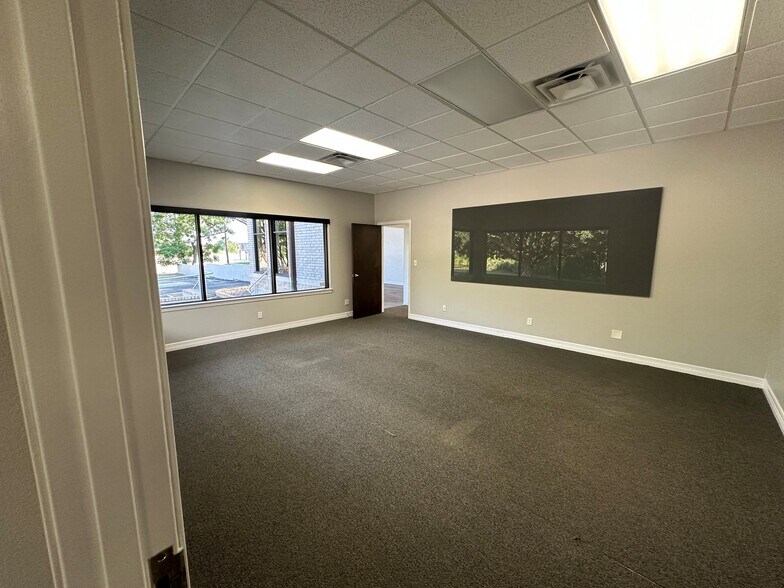 More Photos Of 320 Purcey St, Fort Worth Office For Sale