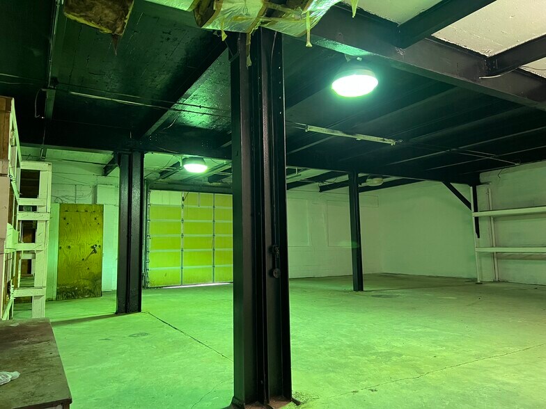 More Photos Of 537 Lincoln Hwy, East McKeesport Storefront For Sale