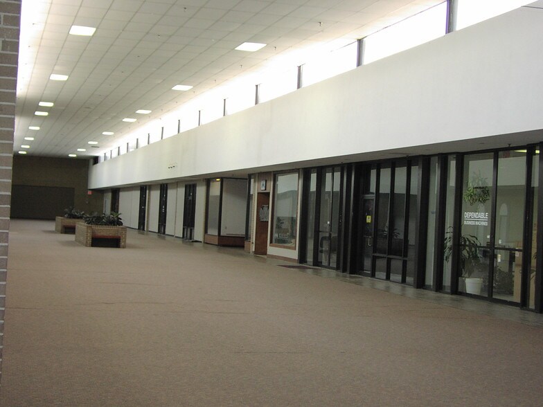 More Photos Of 1000 W Main St, Dothan General Retail For Sale