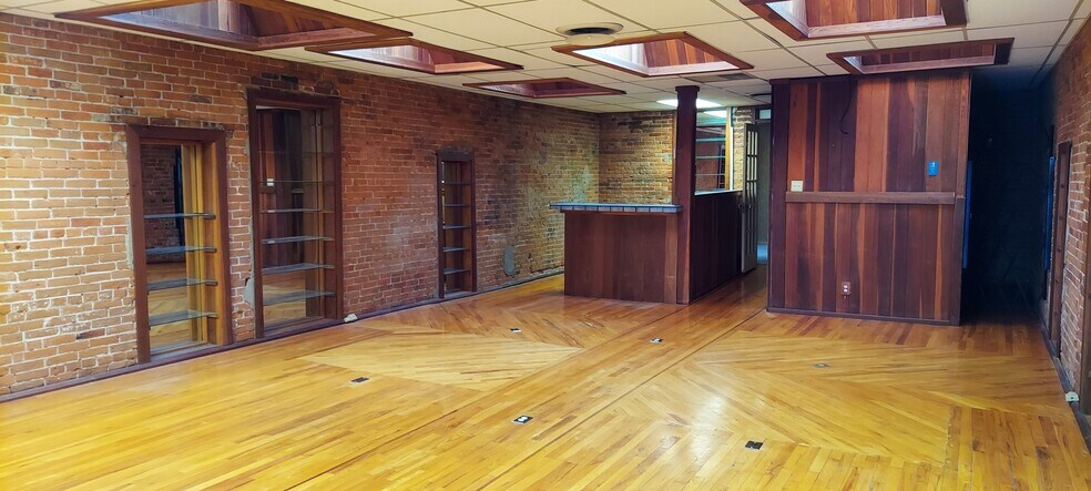 More Photos Of 310-312 1st St, Marysville Office Residential For Lease