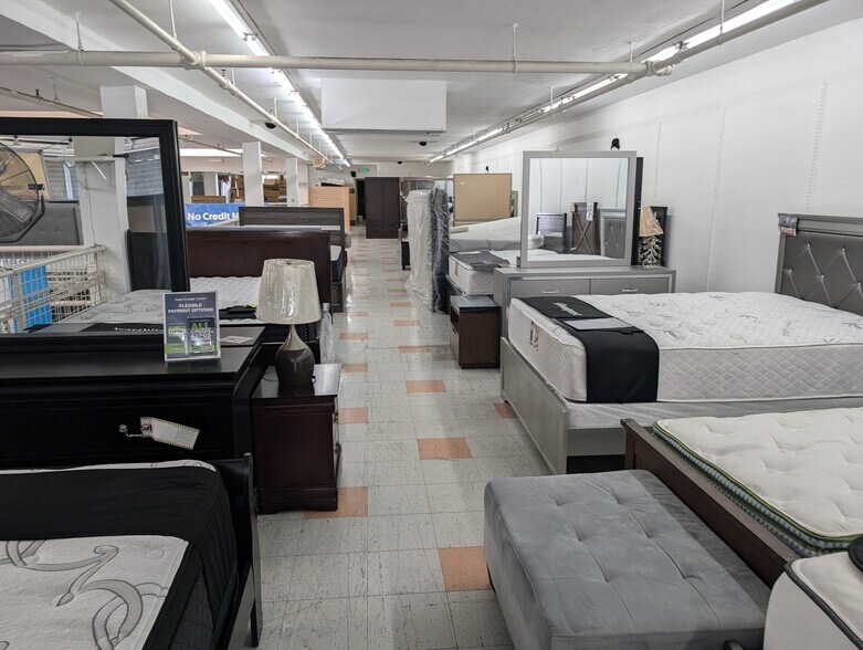 More Photos Of 6717-6719 Pacific Blvd, Huntington Park Storefront For Lease