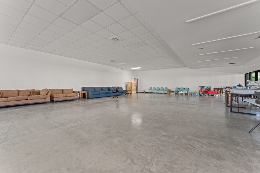 More Photos Of 8482 Perkins Rd, Baton Rouge General Retail For Lease