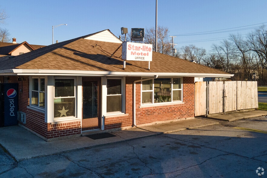 Primary Photo Of 466 W 162nd St, South Holland Hotel For Sale