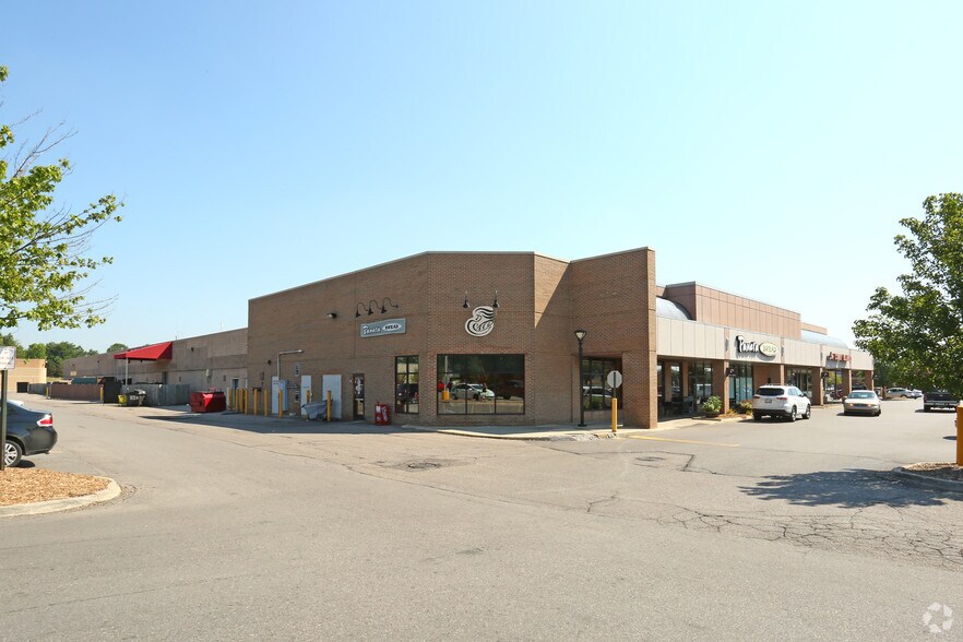 More Photos Of 26300-26650 Ford Rd, Dearborn Heights Unknown For Lease