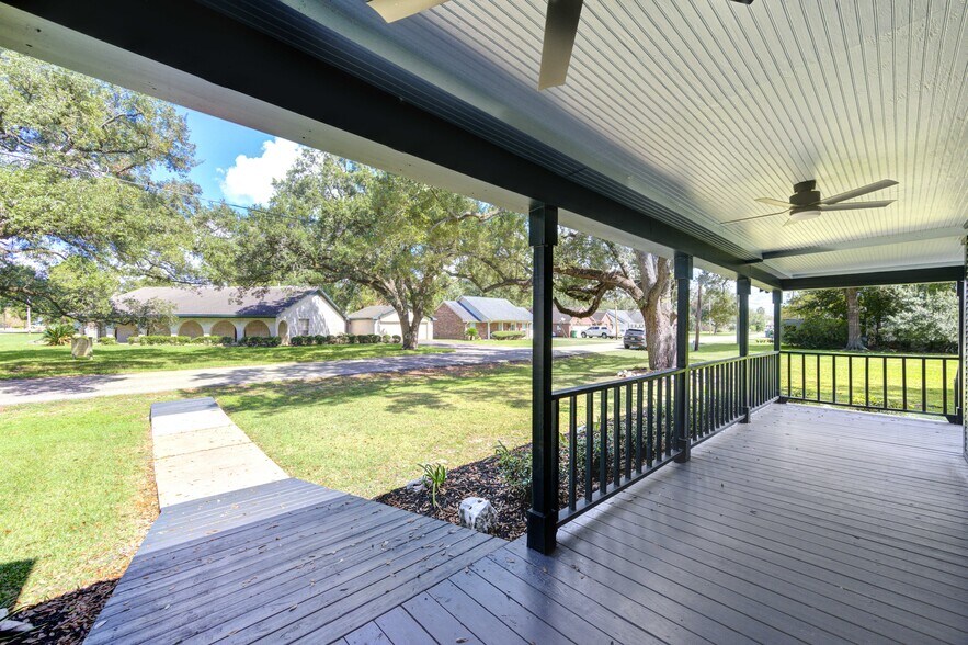 More Photos Of 602 E Myrtle St, Angleton Office Residential For Sale