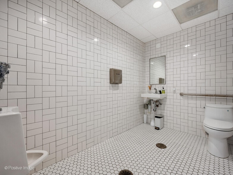 More Photos Of 435 W Erie St, Chicago Apartments For Sale