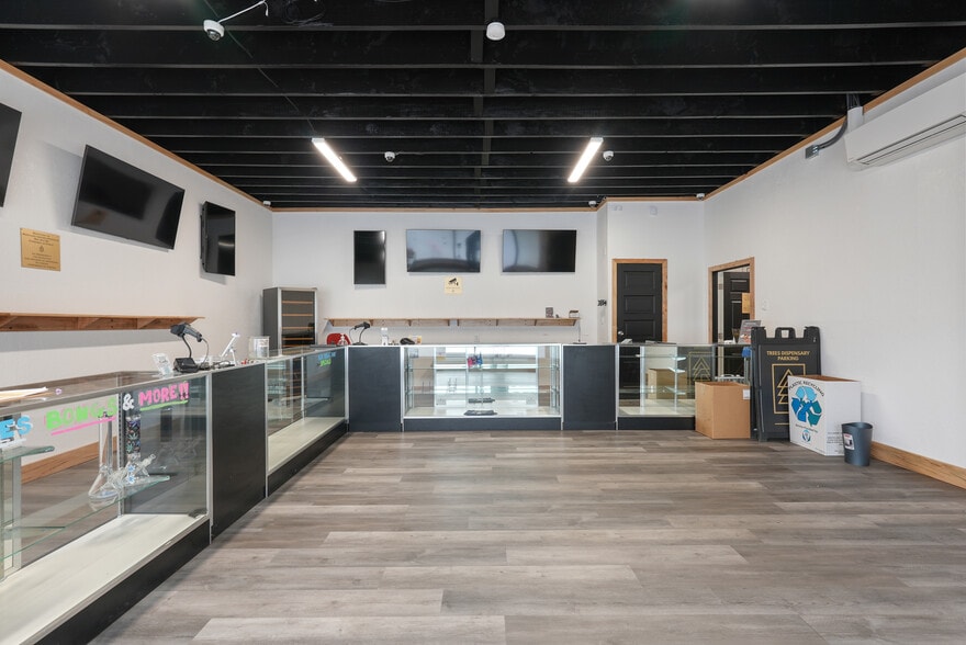 More Photos Of 7050 Martin Luther King Jr Blvd, Portland Freestanding For Lease