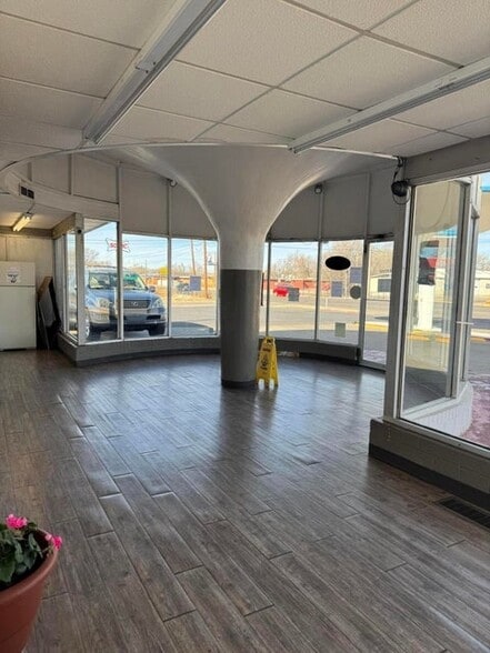 More Photos Of 411 W 5th St, Plainview Freestanding For Sale