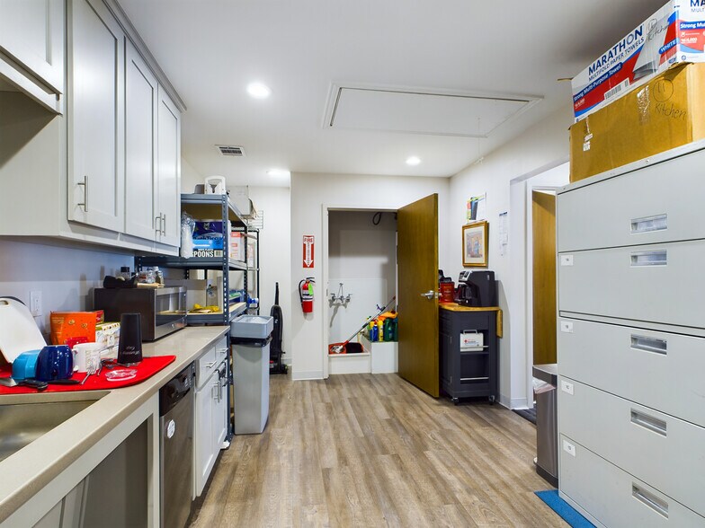 More Photos Of 1407 W University Dr, McKinney Medical For Sale