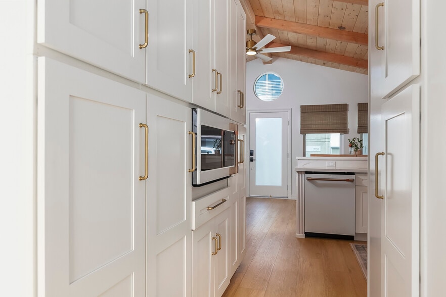 More Photos Of 3795 Ocean Front Walk, San Diego Apartments For Sale