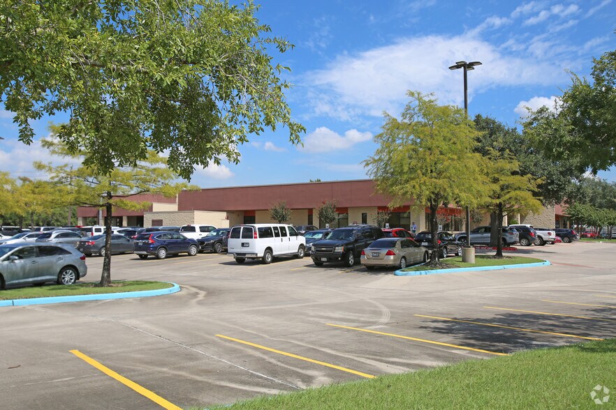 More Photos Of 12055 Kurland Dr, Houston Warehouse For Lease