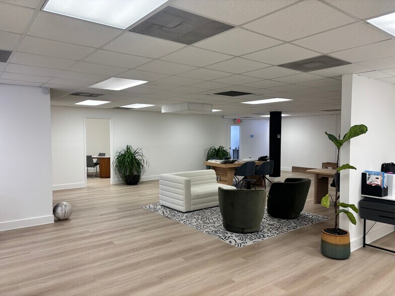 More Photos Of 901 NE 79th St, Miami Office For Lease