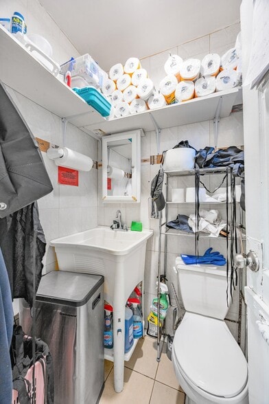 More Photos Of 191A Court St, Brooklyn Storefront Retail Residential For Lease