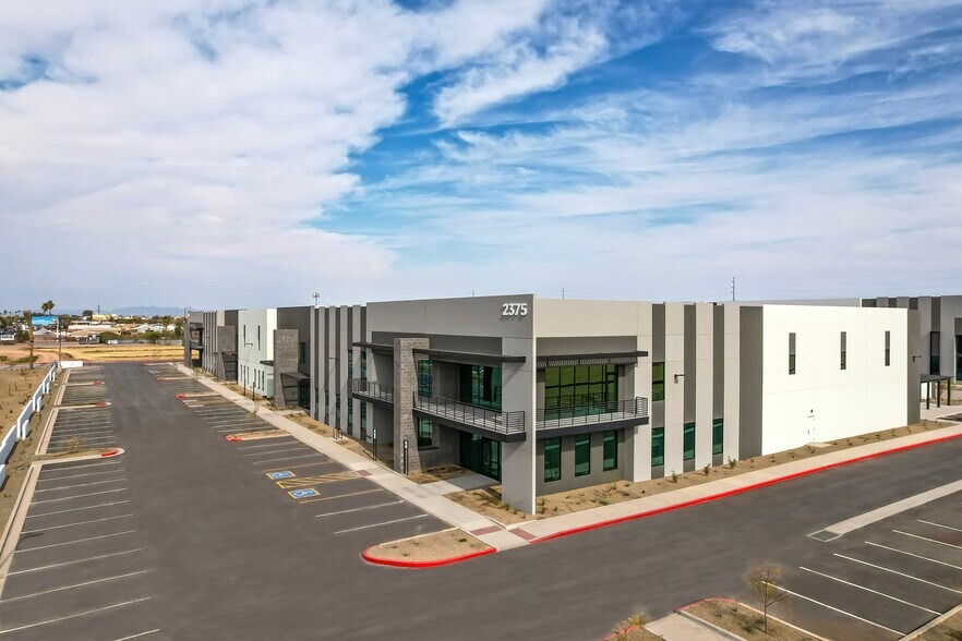 More Photos Of 2375 S Arizona Ave, Chandler Distribution For Lease