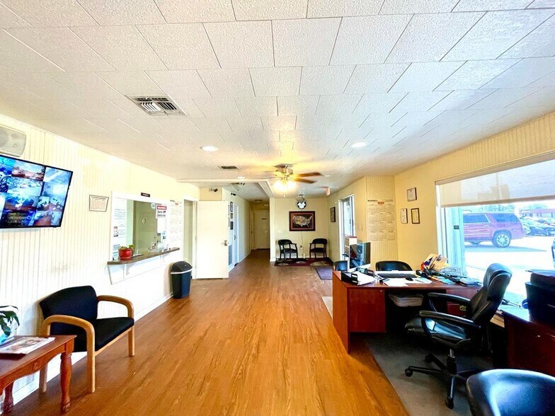 More Photos Of 4006 N Navarro St, Victoria Auto Dealership For Sale