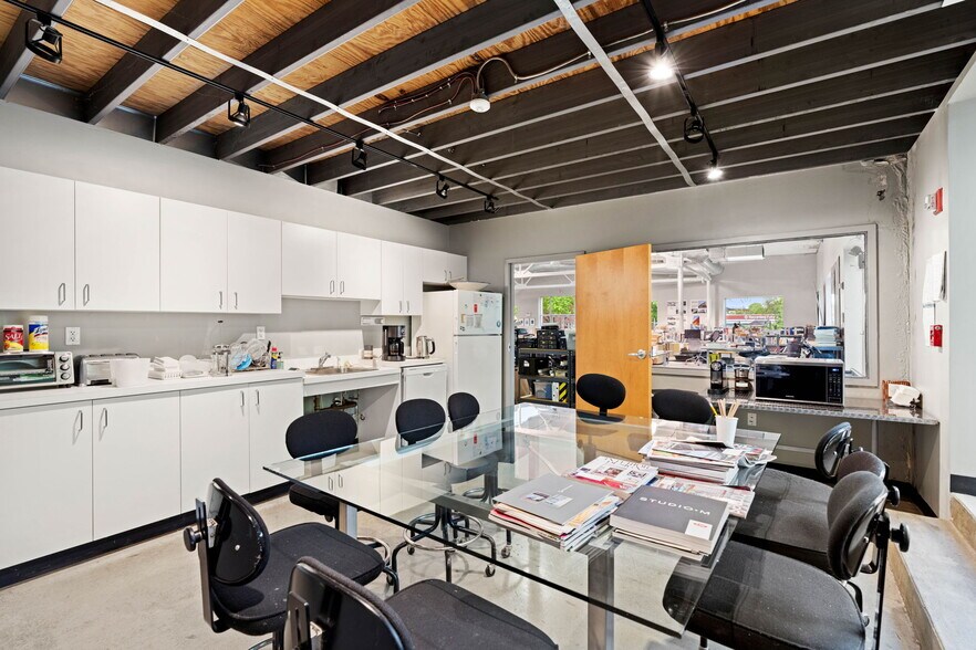 More Photos Of 115 Willow Ave, Somerville Manufacturing For Sale
