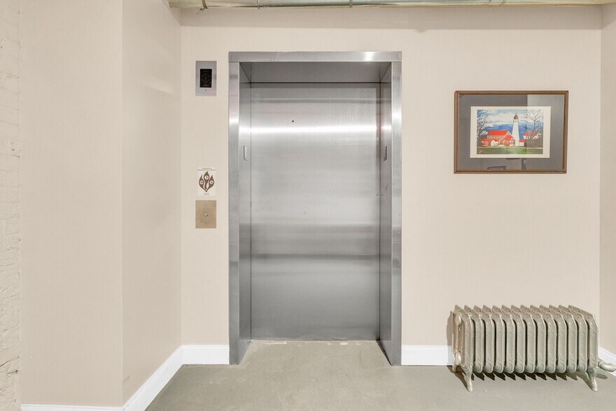 More Photos Of 306-310 Huron Ave, Port Huron Freestanding For Sale