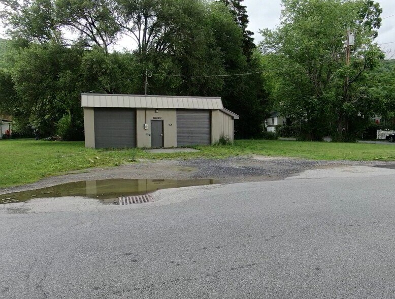 More Photos Of 3 Vine St, Greenwood Lake Warehouse For Lease