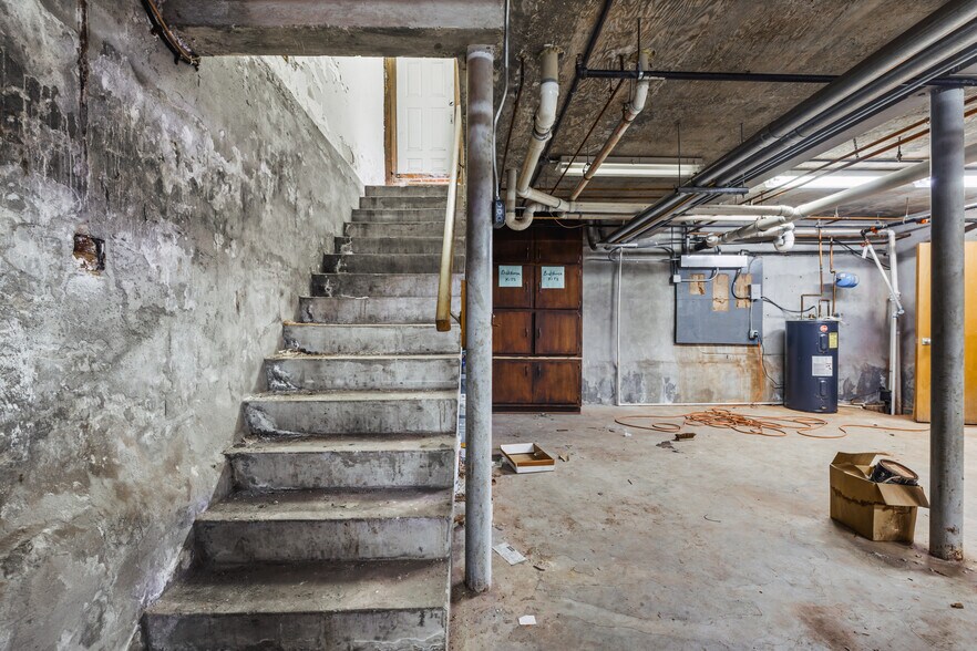 More Photos Of 100 N Broad St, Monroe Storefront For Sale