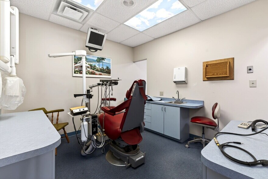 More Photos Of 1964 N Lakeman Dr, Bellbrook Medical For Sale