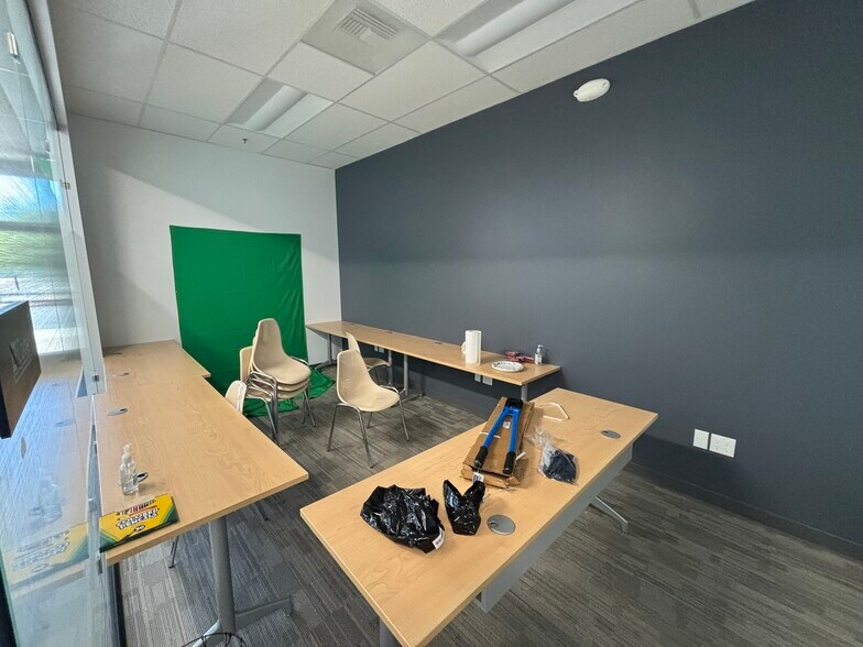 More Photos Of 5968 Silver Creek Valley Rd, San Jose Unknown For Lease