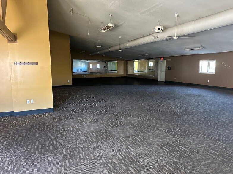 More Photos Of 2010 S 11th St, Niles Storefront For Lease