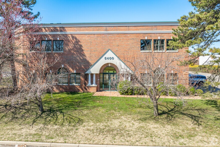 Primary Photo Of 5400 New Horizons Blvd, Amityville Flex For Sale