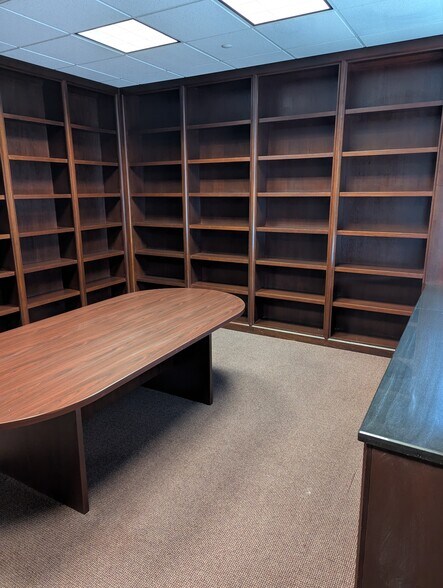 More Photos Of 1800 E Tahquitz Canyon Way, Palm Springs Office For Lease