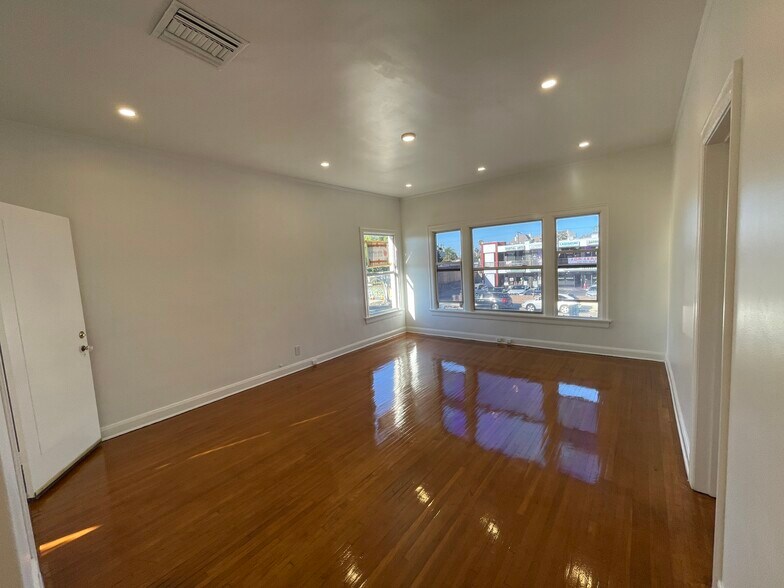 More Photos Of 418-420 N Larchmont Blvd, Los Angeles Office For Lease