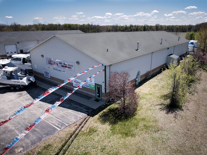 More Photos Of 5750-5788 N Ridge Rd, Madison Light Manufacturing For Lease