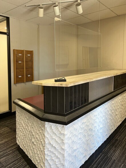 More Photos Of 1250 N Zane Ave, Golden Valley Manufacturing For Sale