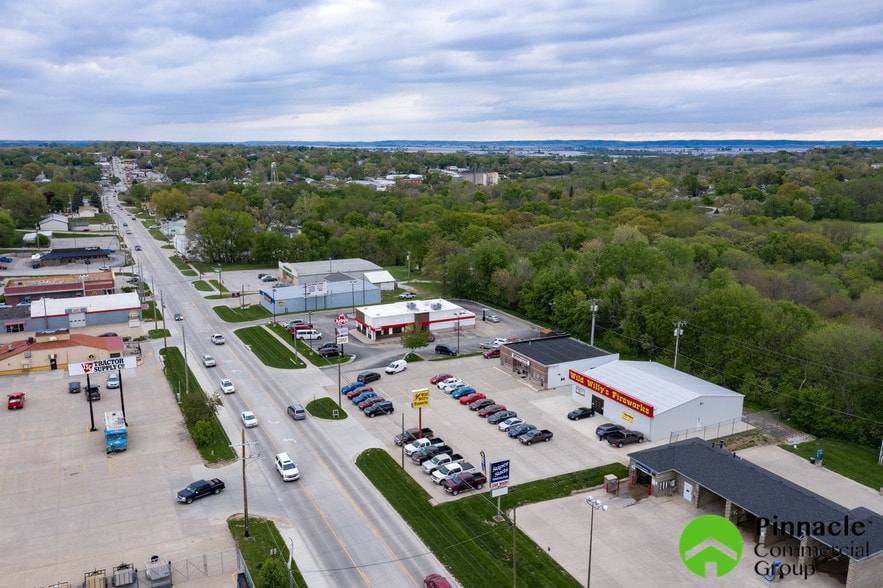 More Photos Of 1651 S 11th St, Nebraska City Showroom For Sale