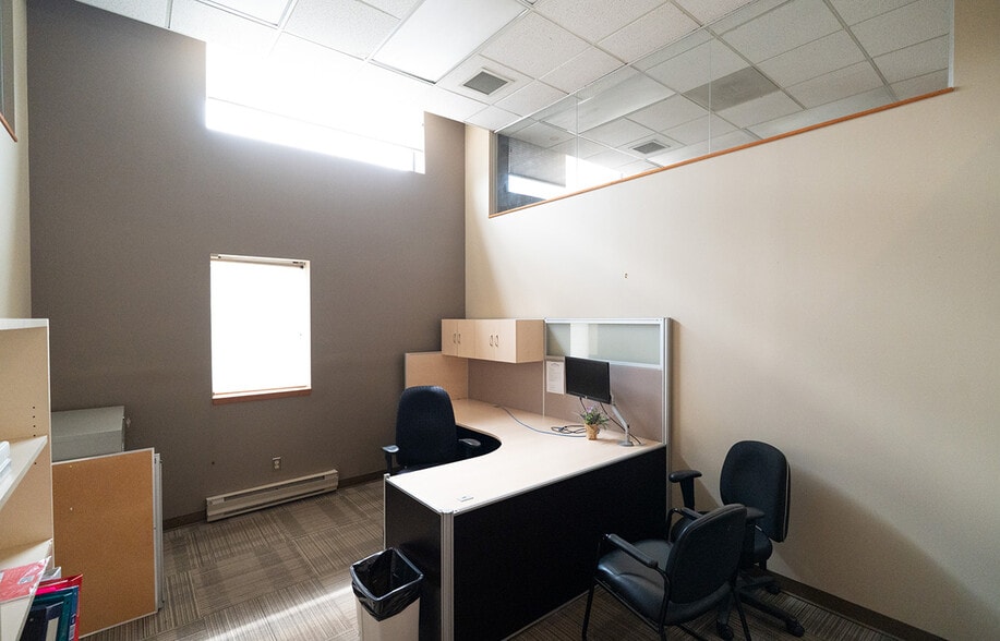 More Photos Of 255 Sherbrook St, Winnipeg Office For Sale