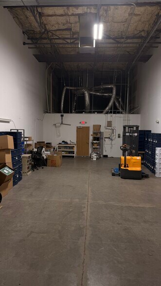 More Photos Of 595 E Brooks Ave, North Las Vegas Warehouse For Lease